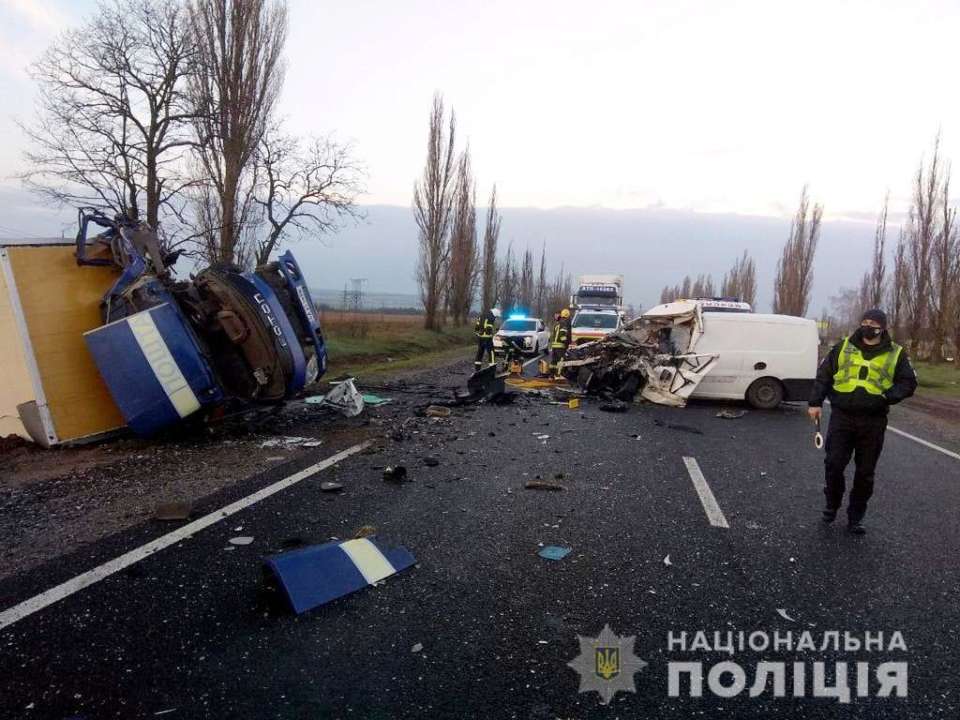 Перевозив тіла мертвих від коронавірусу: на Миколаївщині водій загинув у страшній ДТП