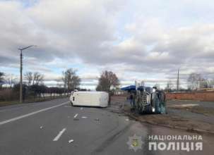 В Житомирской области водитель Opel Vivaro врезался в Mercedes Sprinter / Фото: Нацполиция В Житомирской области водитель Opel Vivaro врезался в Mercedes Sprinter / Фото: Нацполиция
