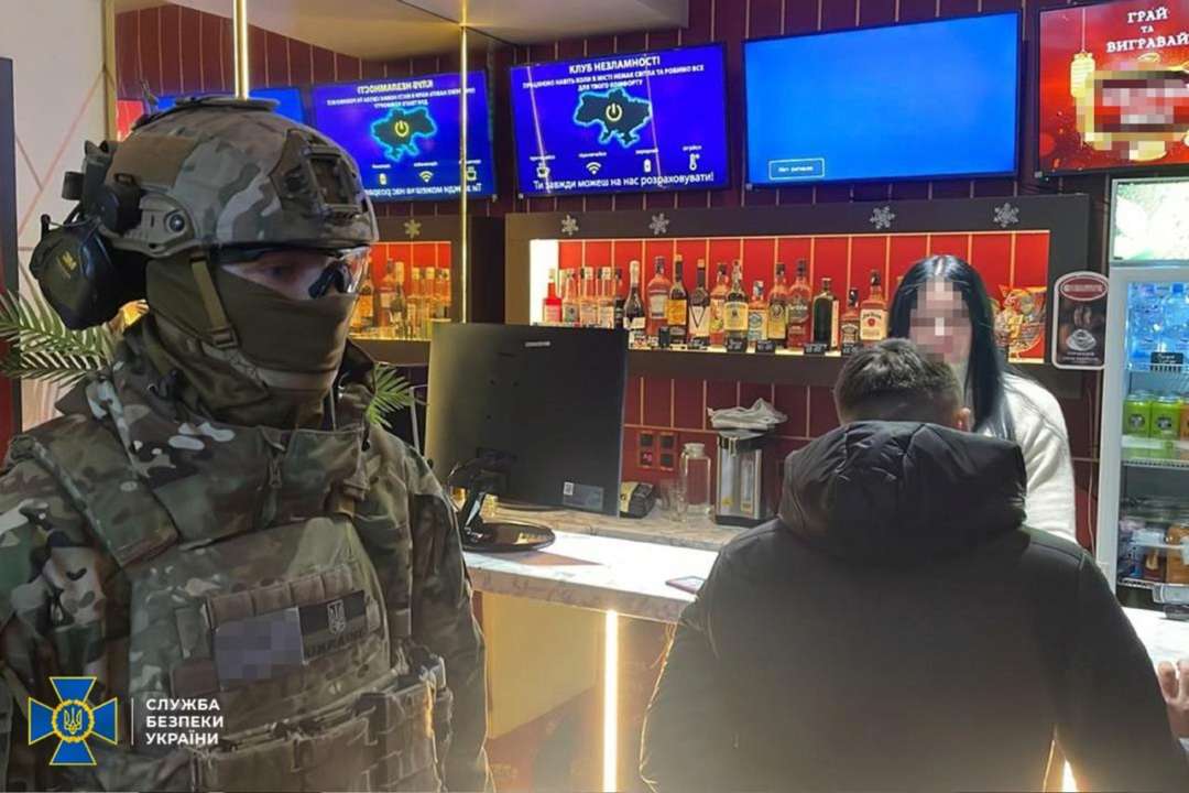 Щомісяця вони спрямовували на потреби нелегітимної влади та її силового блоку мільйони у гривневому еквіваленті Щомісяця вони спрямовували на потреби нелегітимної влади та її силового блоку мільйони у гривневому еквіваленті