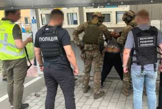Мужчина пытался продать ребенка за 25 тысяч долларов/Фото: Офис генпрокурора Мужчина пытался продать ребенка за 25 тысяч долларов/Фото: Офис генпрокурора