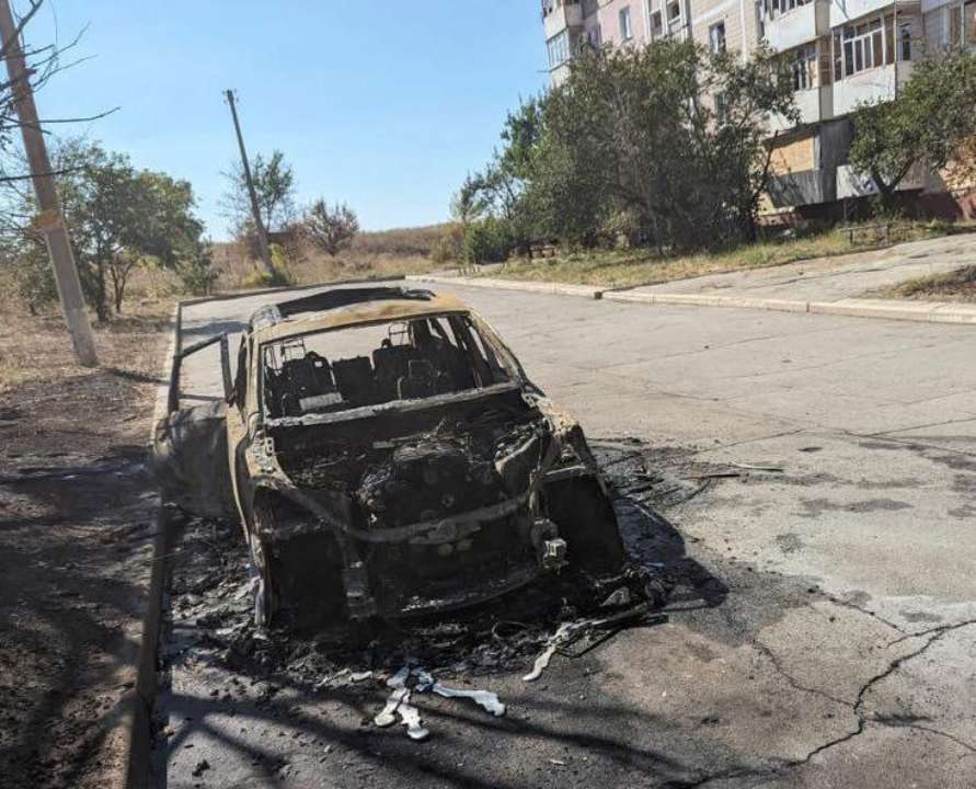Россияне попали в машину шведских журналистов / Фото: Олег Николенко Российский беспилотник попал в машину журналистов из Швеции