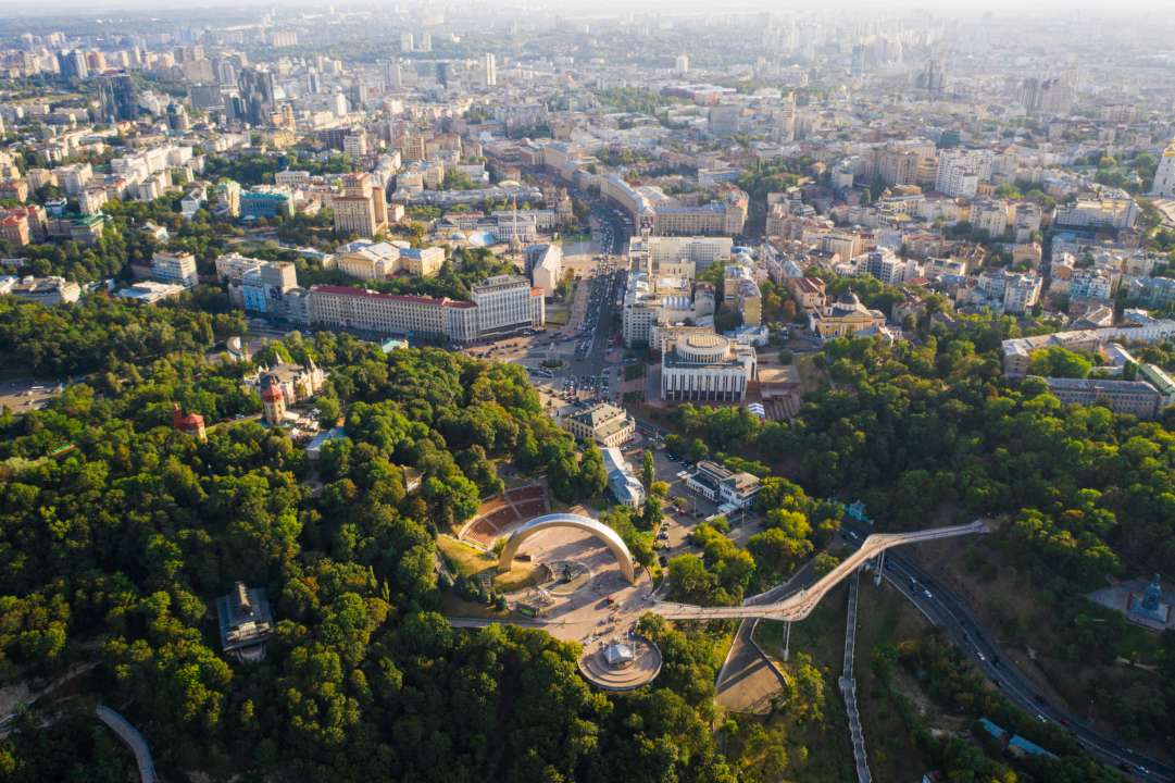 Синоптики сообщили о трех температурных рекордах в Киеве за один день / Фото: teksomolika/Freepik