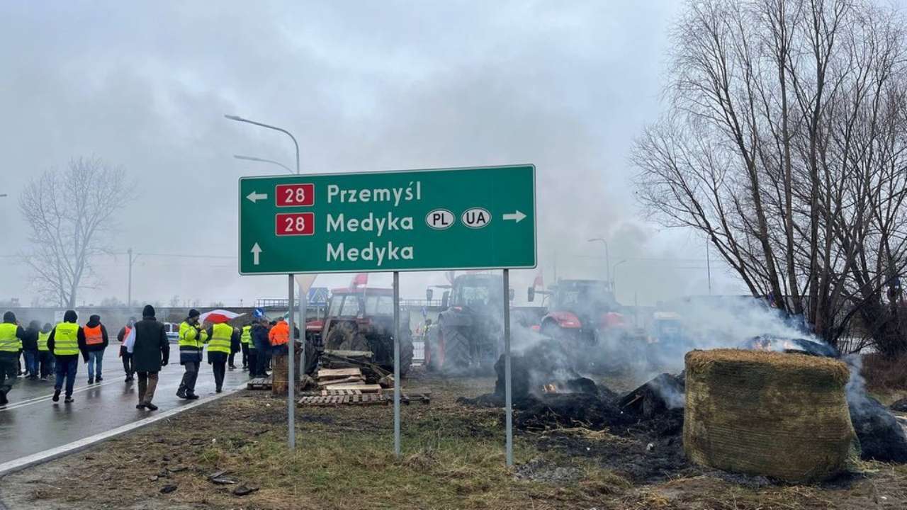 Завтра польські фермери планують почати страйк перед ПП "Медика – Шегині"/Фото: suspilne Поляки планують заблокувати пункт пропуску на кордоні з Україною