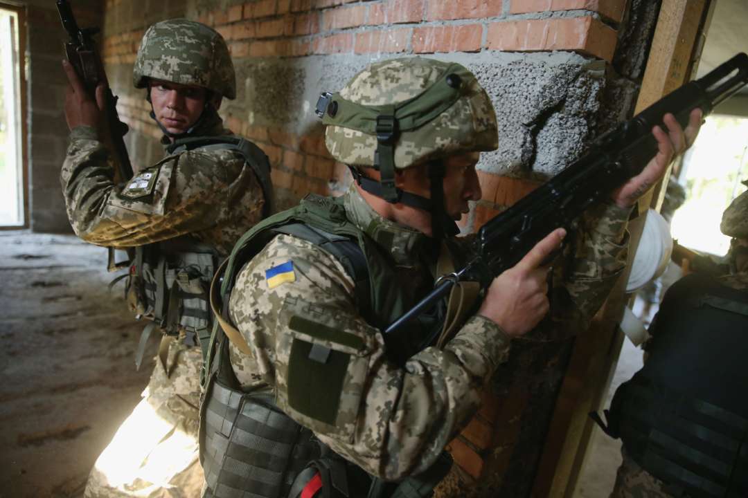 Українські піхотинці практикують методи ведення бойових дій в міських умовах