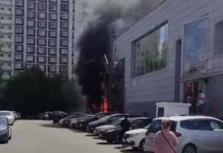 очень много скорых, пожарных, военных, полиции очень много скорых, пожарных, военных, полиции