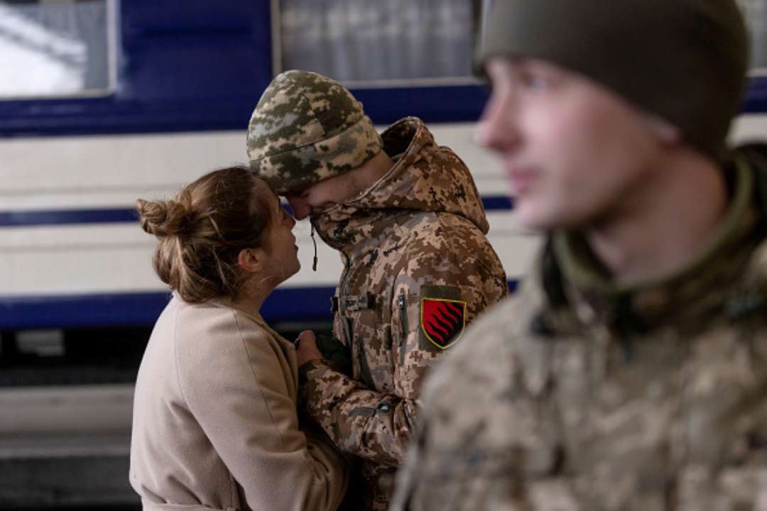Родина загиблого військовослужбовця має право на отримання 15 млн. гривень допомоги/Фото: Dan Kitwood/Getty Images Родина загиблого військовослужбовця може отримати 15 млн. грн допомоги