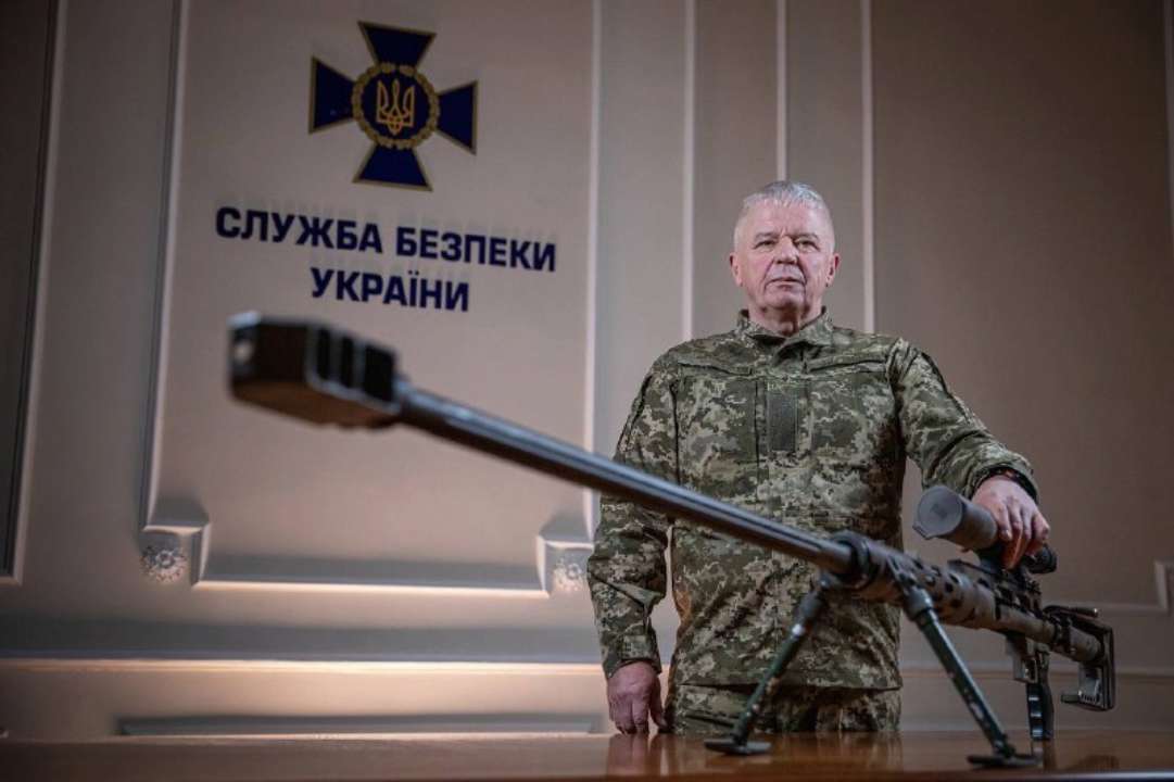 Рекорд был установлен из украинской винтовки "Властелин Горизонта"/Фото: пресс-служба СБУ Снайпер-рекордсмен СБУ рассказал историю выстрела: "Условия были практически идеальные"