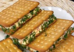 Простий рецепт новорічної закуски з крекером / Фото: instagram.com/vistovska_cooking Простий рецепт новорічної закуски з крекером / Фото: instagram.com/vistovska_cooking