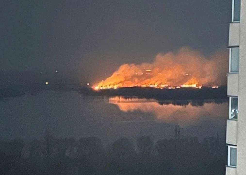 У Києві горить екопарк Осокорки/Фото: соцмережі