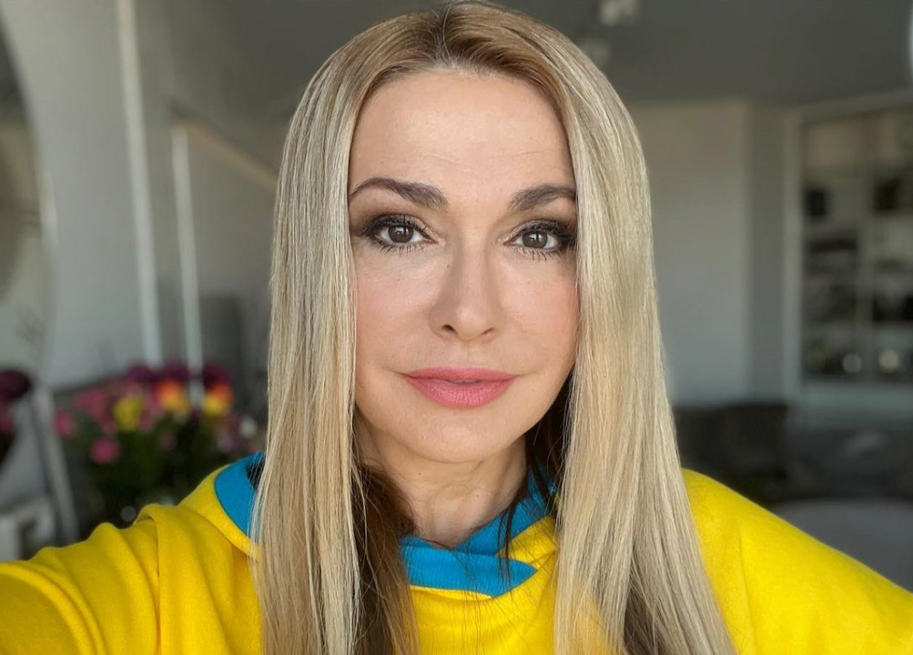 "Не пропадемо": Ольга Сумська показала, як готує суп у під’їзді