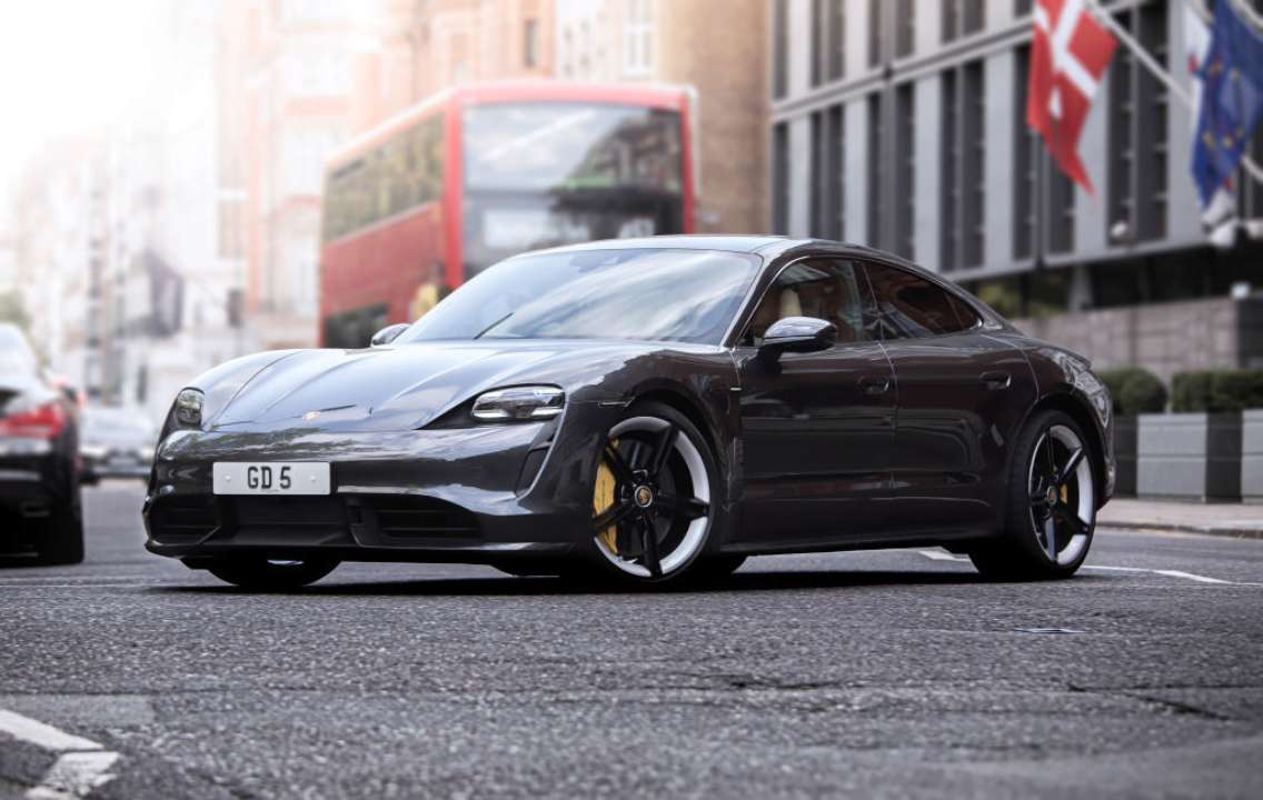 Появились шпионские фото нового Porsche Taycan в комплектациях Standard, Sport Turismo и Cross Turismo/Фото: Martyn Lucy/Getty Images Porsche Taycan