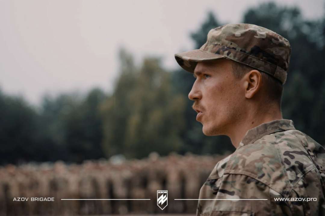 Визволений з полону командир "Азову" "Редіс" зустрівся з особовим складом Визволений з полону командир "Азову" "Редіс" зустрівся з особовим складом