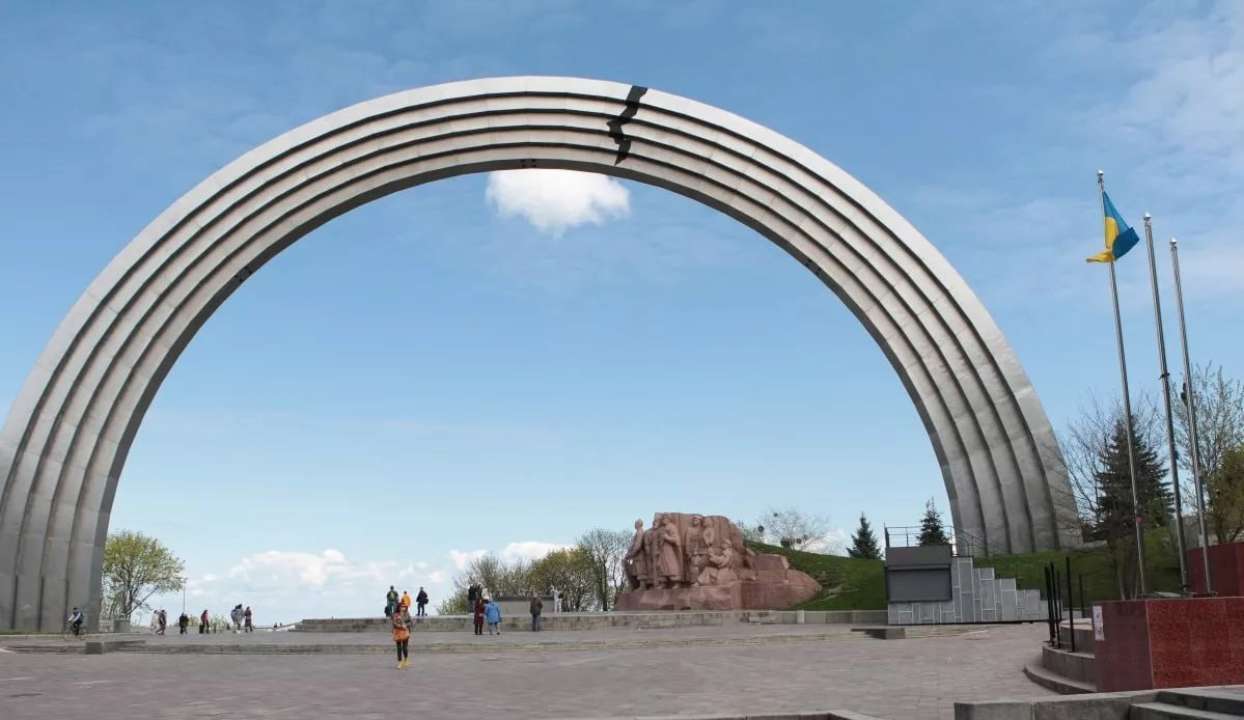 Арку дружбы народов в Киеве не планируют демонтировать/Фото: УНИАН Арку дружбы народов в столице не планируют демонтировать — КГГА