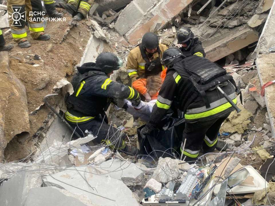 В Запорожье завершена аварийно-спасательная операция/Фото: ГСЧС В Запорожье завершена аварийно-спасательная операция/Фото: ГСЧС