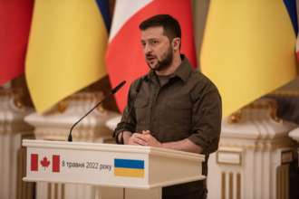 Мы готовы говорить с РФ, если ее войска выйдут на границы по состоянию на 24 февраля – Зеленский/Фото: Alexey Furman/Getty Images Россия должна вывести войска к границам по состоянию на 24 февраля – Зеленский