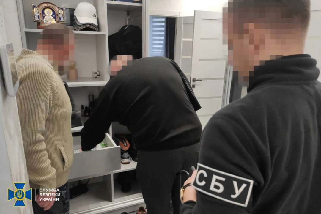 СБУ и ГБР провели обыски у сообщников нардепа, который помогал уклонистам