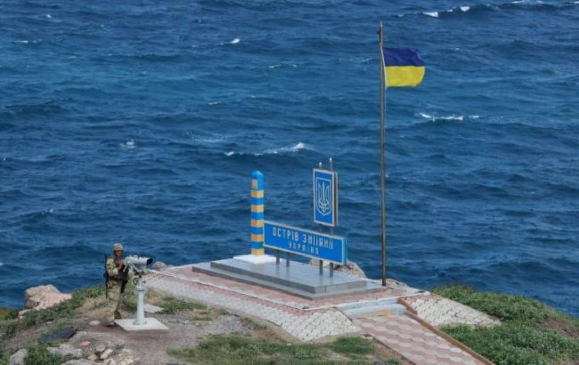 Росіяни вдарили по острову Зміїний. Фото: ДПСУ острів зміїний