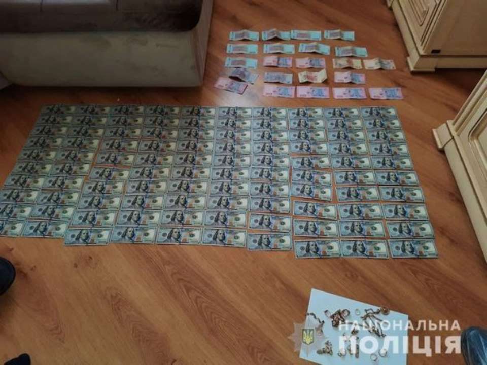 Пограбували бабусю на 30 тисяч злотих. Поліція Харкова затримала двох злодіїв