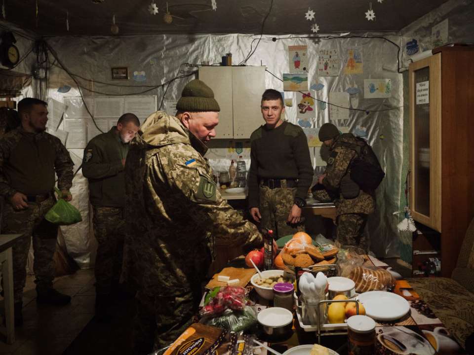 Половенко продолжает внепланово проверять поставки продуктов в воинские части/Фото: Getty Images