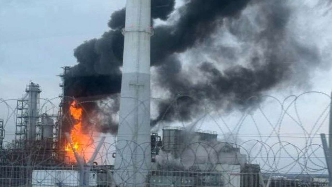 Фото з ТГ-каналу АрміяINFORM Найбільший російський НПЗ вийшов з ладу після атаки дронів