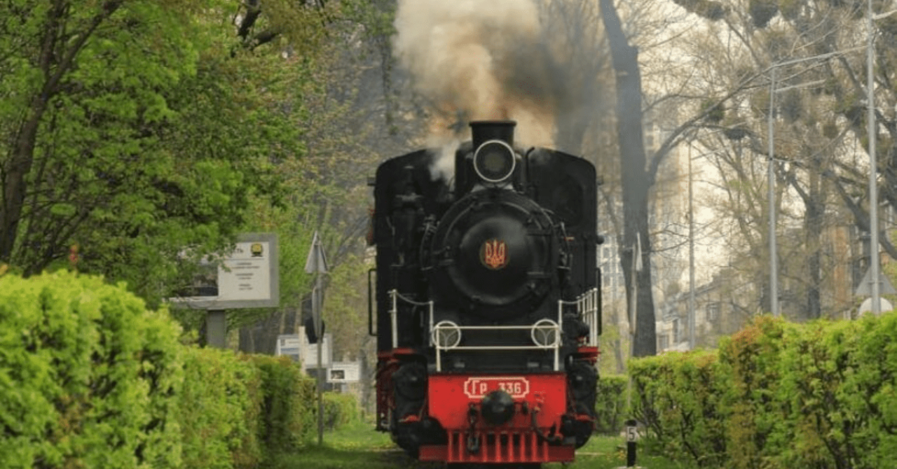 Чарівні подорожі вузькоколійкою / Фото: із соцмереж Увага, юні мандрівники! Відкриття сезону дитячих залізниць!
