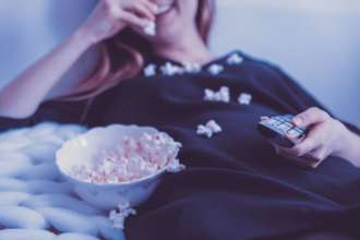 Какой сериал посмотреть в апреле/Фото: Pexels Какой сериал посмотреть: подборка крутых апрельских новинок