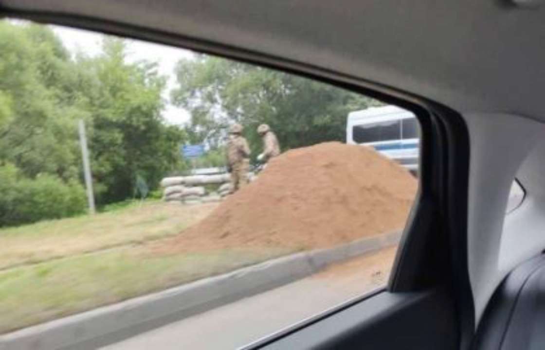В московском СИЗО "Водник" начался бунт — росСМИ. Также о ряде бунтов сообщают из исправительных учреждений в Ростове В московском СИЗО "Водник" начался бунт — росСМИ. Также о ряде бунтов сообщают из исправительных учреждений в Ростове