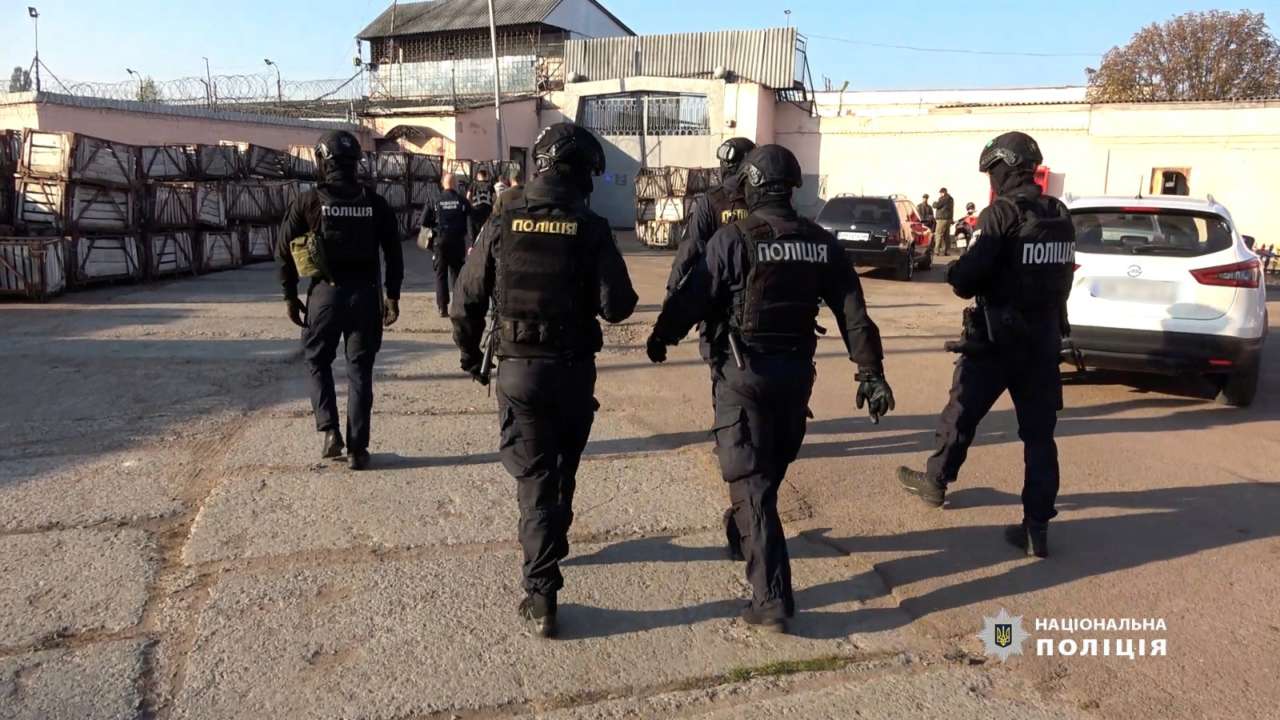 Нацполіція викрила шахраїв, які продавали неіснуючі автомобілі для ЗСУ/Фото: Нацполіція