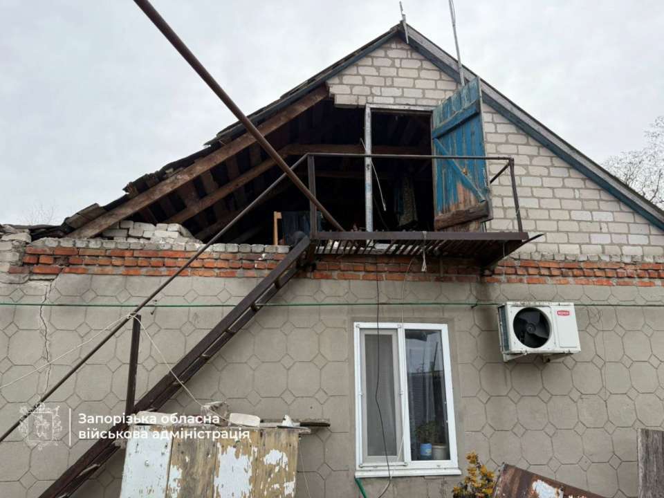 В течение суток россияне нанесли 358 ударов по 10 населенным пунктам Запорожской области Враг нанес удар двумя баллистическими ракетами "Искандер-М": последствия российских атак на 19.12