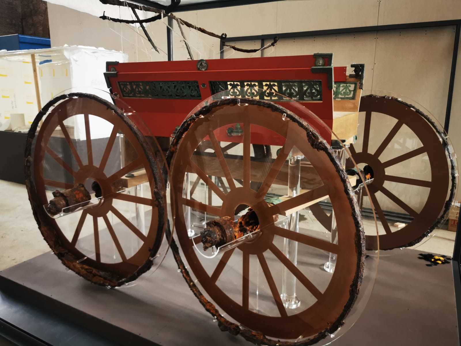 Фото: The History Blog Археологи реконструировали уникальную церемониальную колесницу из Помпеев. Фото
