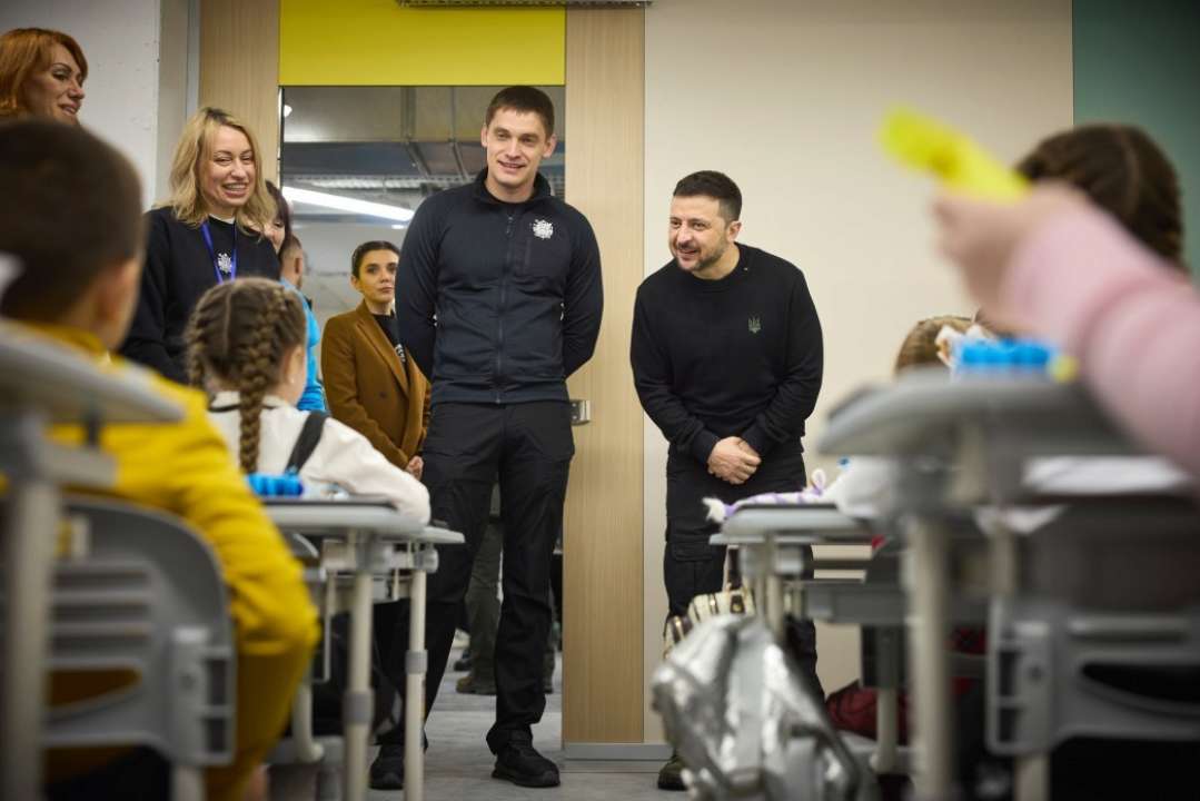 В Запорожье президент посетил подземную школу и пообщался с детьми/Фото: Офис президента В Запорожье президент посетил подземную школу и пообщался с детьми/Фото: Офис президента