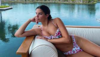 instagram.com/sarasampaio Карколомна Сара Сампайо поплавала в Адріатичному морі в купальнику