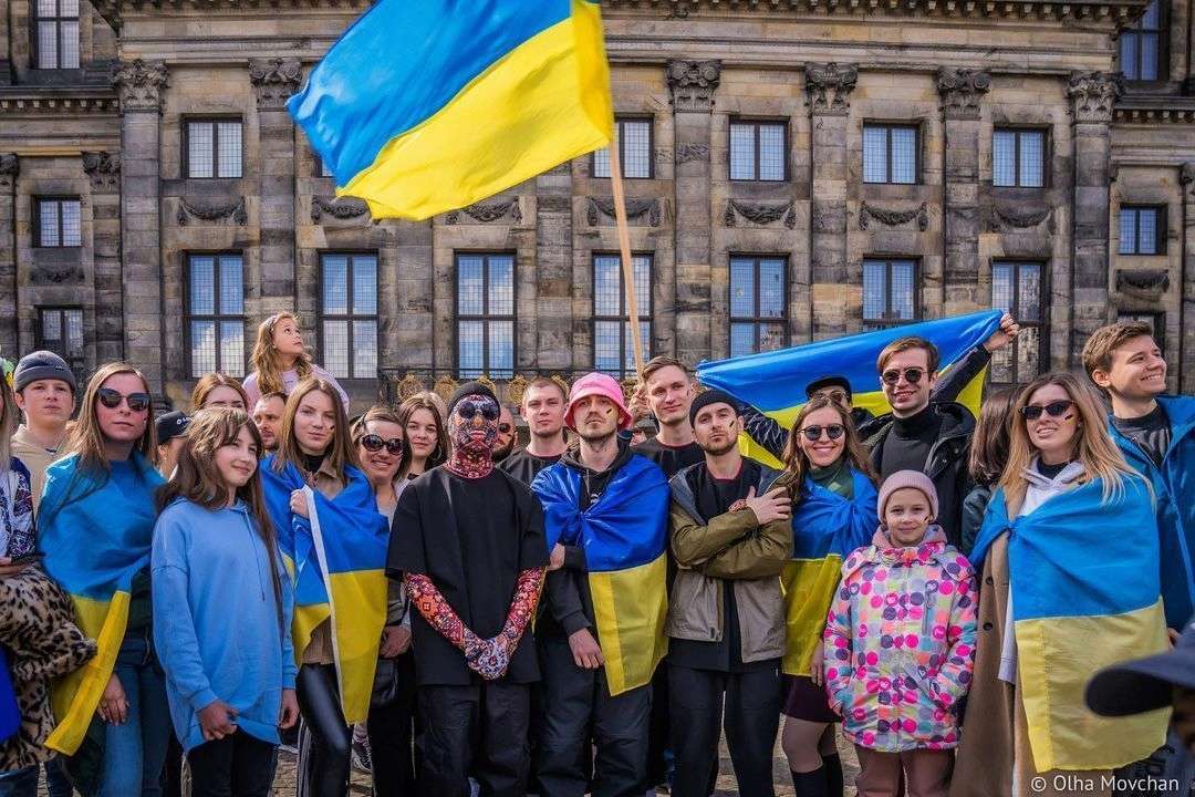 Солист Kalush Orchestra рассказал, будет ли воевать за Украину/Фото: instagram.com/kalush.official Kalush Orchestra во время промотура "Евровидения