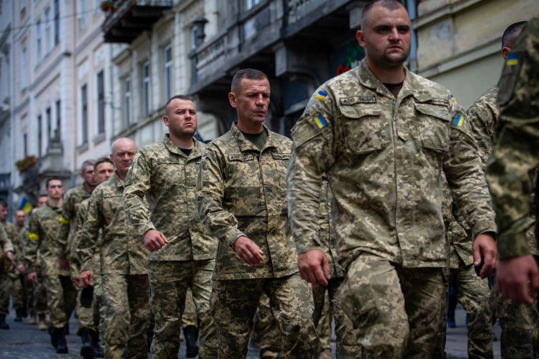 Колонна украинских военных во Львове