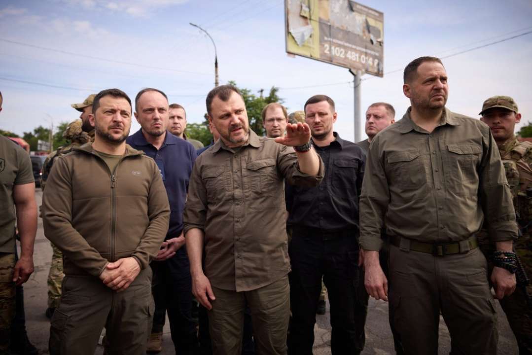 Зеленский приехал в Херсонскую область после подрыва россиянами Каховской ГЭС/Фото: Офис президента