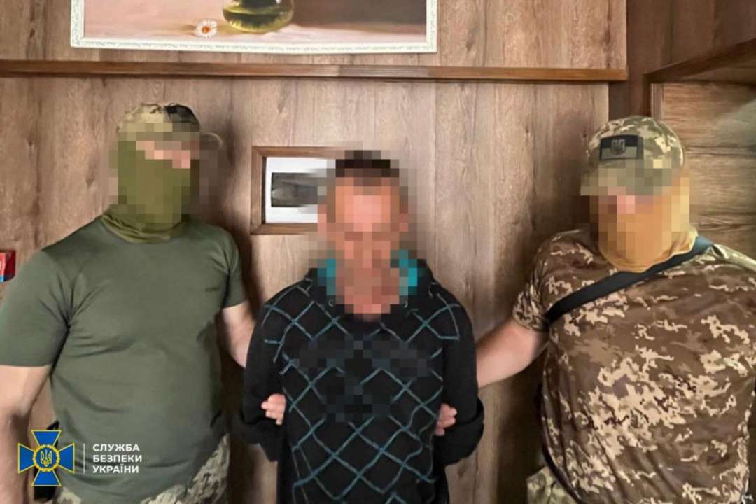 СБУ и Нацполиция задержали агента рф, который поджигал объекты Укрзализныци в Полтавской области СБУ задержала поджигателя, целью которого были стратегические объекты Укрзализныци