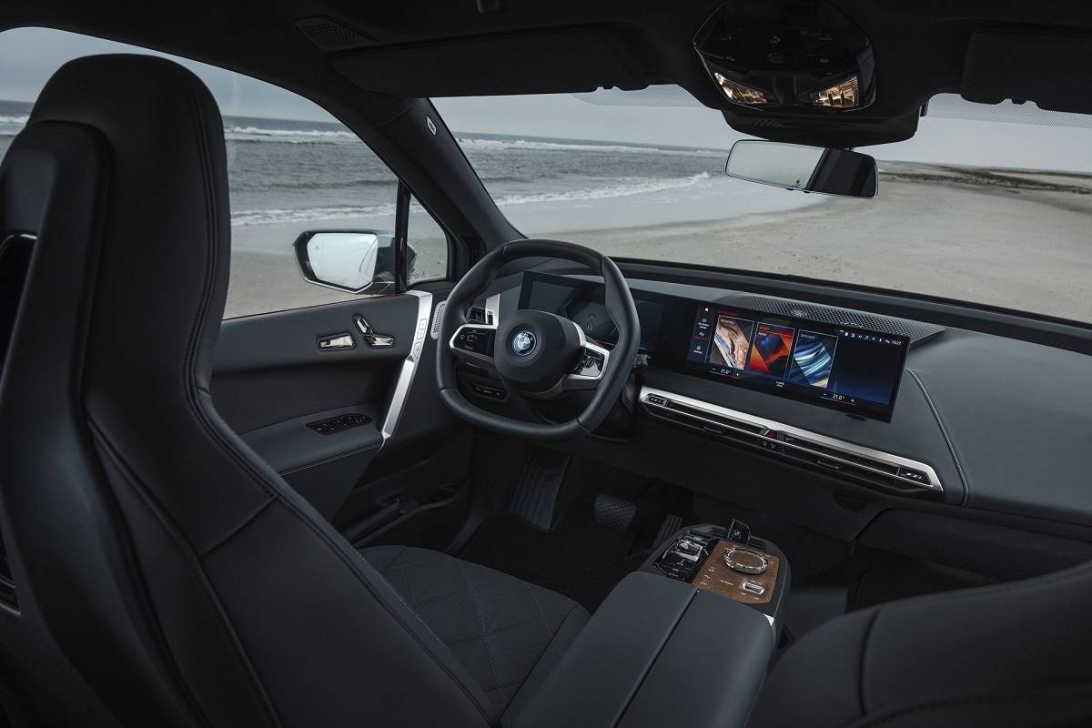BMW разработала кроссовер, который мгновенно меняет цвет кузова/Фото: BMW BMW