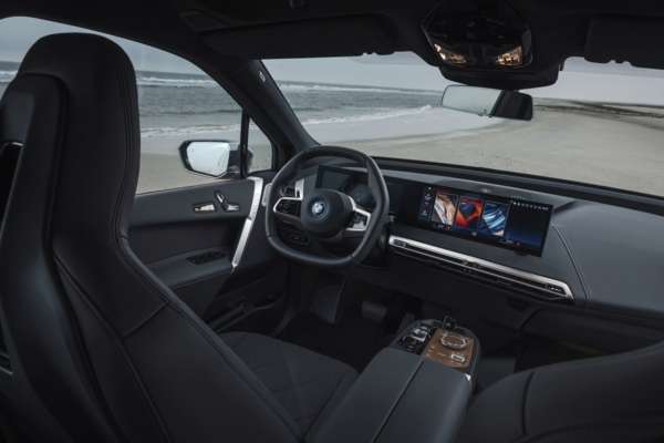 BMW розробила кросовер, який миттєво змінює колір кузова/Фото: BMW BMW
