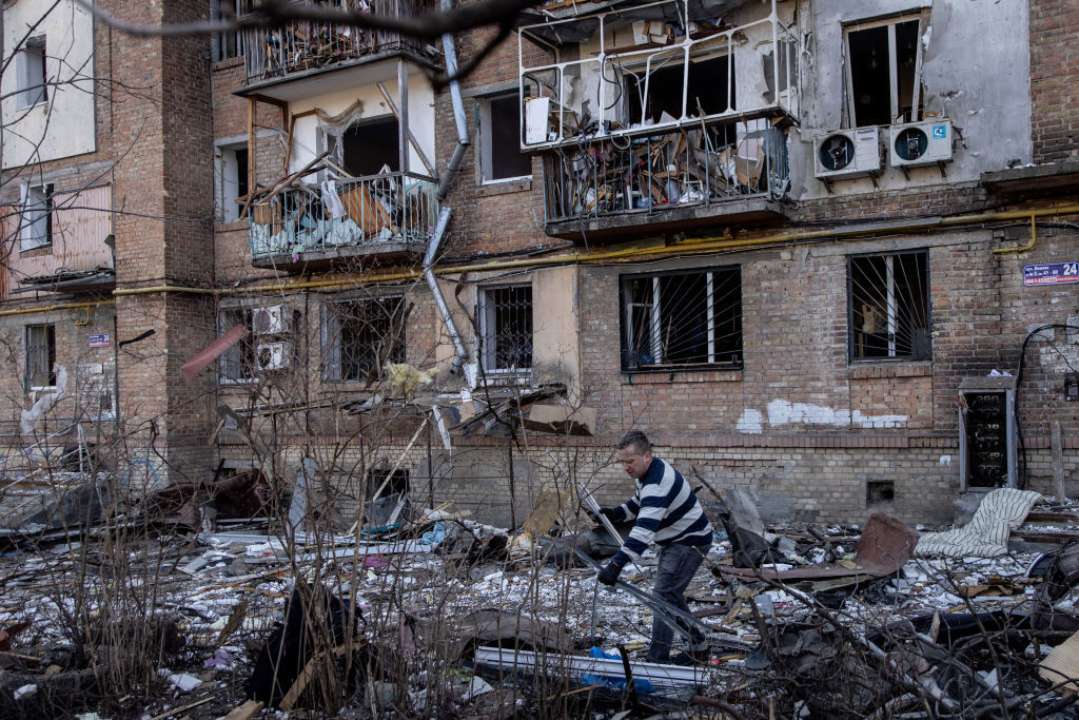Андрющенко показав "середньовічні" оголошення з Маріуполя/Фото: Getty Images