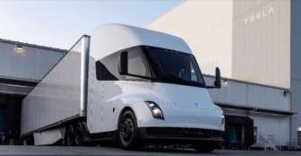 Илон Маск рассказал, когда начнется производство электрического грузовика Tesla Semi/Фото: Tesla Tesla