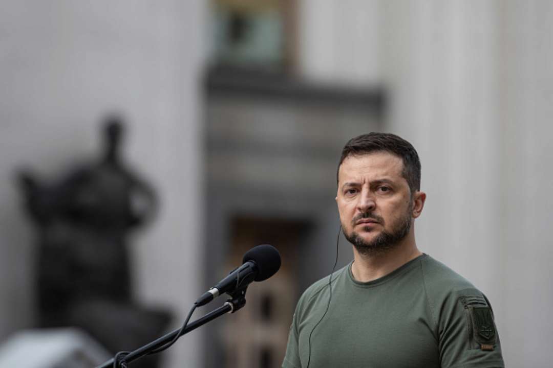 Зеленский выступил в Раде с ежегодным посланием/Фото: Alexey Furman/Getty Images "Крымский мост все больше работает на выезд, если работает": Зеленский выступил в Раде с посланием