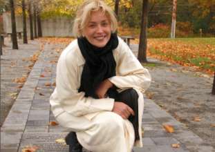 Шерон Стоун засвітила бюст у танці/Фото: instagram.com/sharonstone Шерон Стоун засвітила бюст у танці