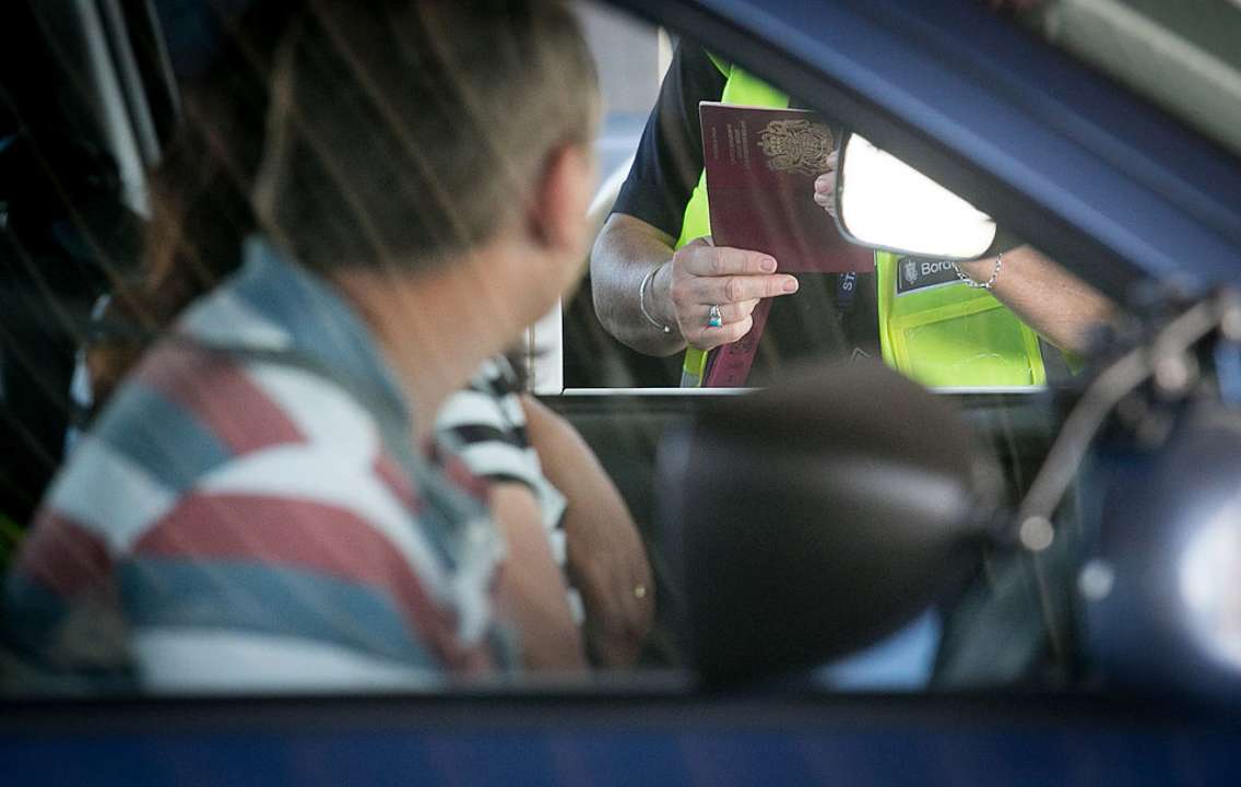 Правоохранители больше не смогут осуществлять таможенный досмотр/Фото: Getty Images Правоохранители больше не смогут осуществлять таможенный досмотр/Фото: Getty Images