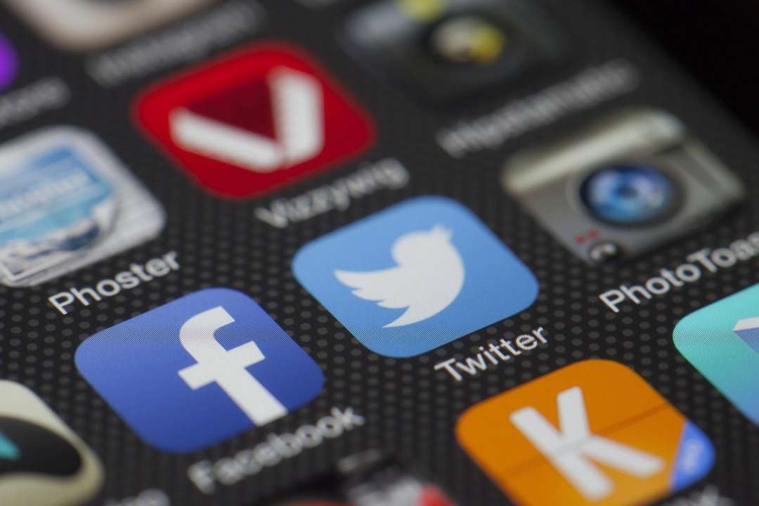 Компания Facebook тестирует новый сервис Hotline