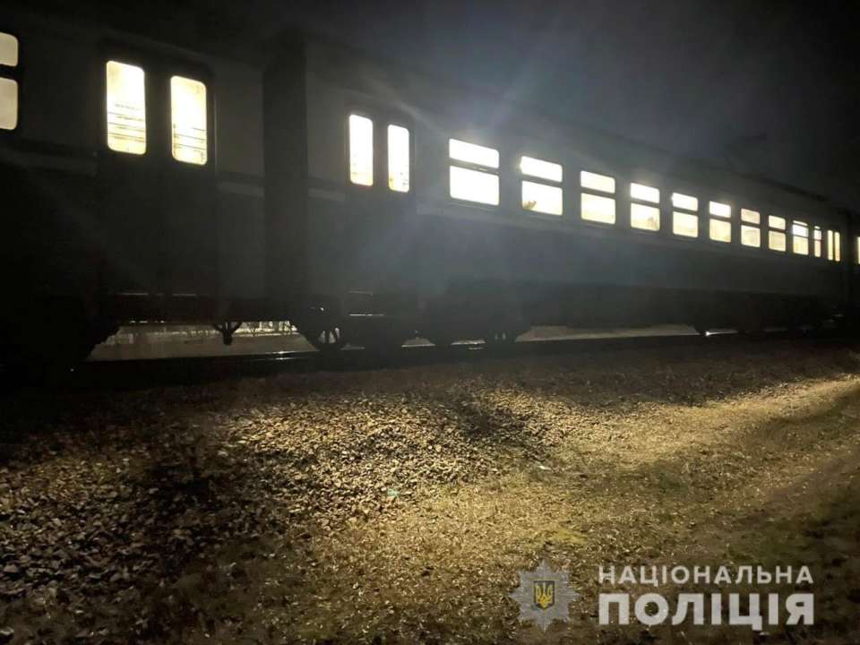 На Харьковщине поезд насмерть сбил женщину