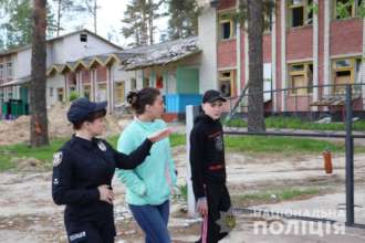 В Україну повернули підлітка, якого окупанти вивезли до Білорусі/Фото: Facebook/Автор: Поліція Чернігівської області Поліція