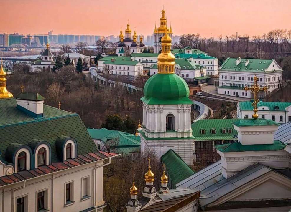 Відкрийте таємниці лаврських печер: віртуальна мандрівка до глибин історії