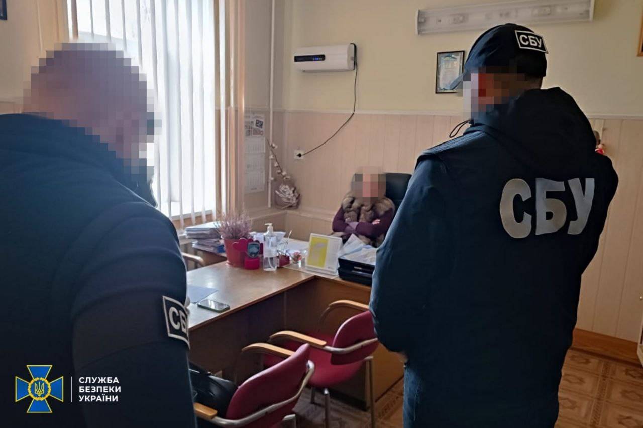 У керівниці Миколаївської обласної МСЕК знайшли понад $450 тис/Фото: СБУ У керівниці Миколаївської обласної МСЕК знайшли понад $450 тис/Фото: СБУ