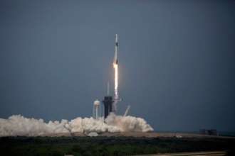 Фото: GettyImages Корабль компании Маска доставил четырех астронавтов на МКС: видео