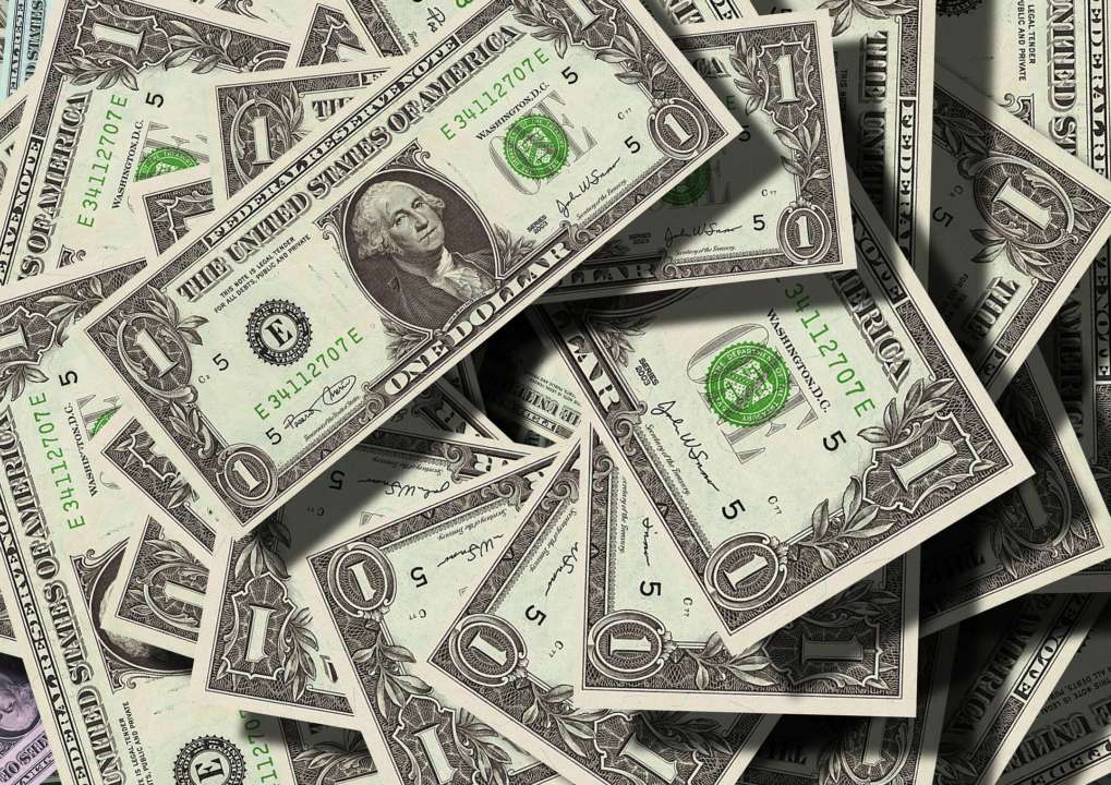 В Україні почали діяти нові правила купівлі доларів